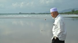 Gubernur Sumatera Barat Mahyeldi Ansharullah meninjau langsung kondisi kawasan di pesisir Kota Padang.