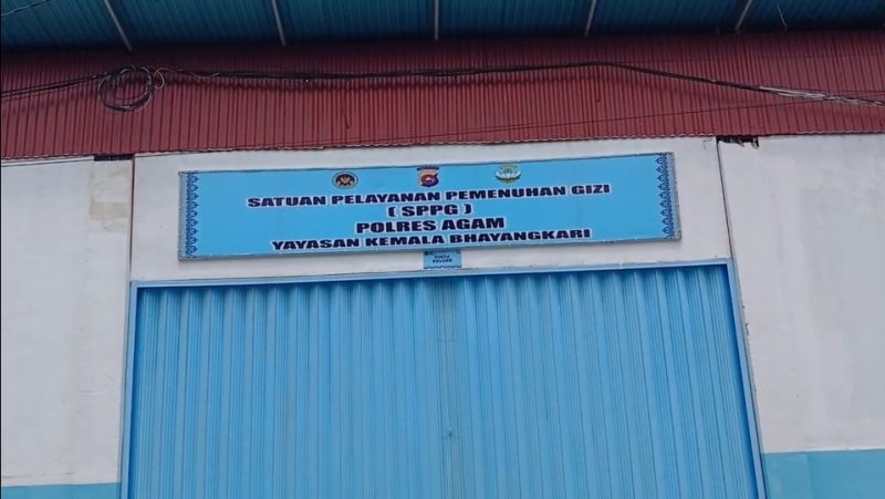 Satuan Pelayanan Pemenuhan Gizi (SPPG) Polres Agam resmi beroperasi dengan memulai kegiatan pengemasan makanan kering untuk mendukung Program Makan Bergizi Gratis (MBG).