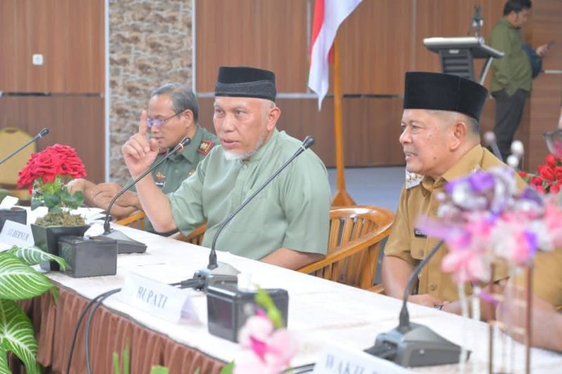 Pemerintah Provinsi Sumatera Barat bersama Pemerintah Kabupaten Pasaman kembali menegaskan komitmen memperkuat sinergi pembangunan daerah melalui rapat koordinasi yang digelar di Aula Hotel Emir, Lubuk Sikaping, Senin (9/3/2026).