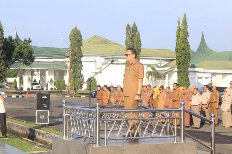 Sekretaris Daerah Pasaman Barat, Doddy San Ismail menyampaikan bahwa kebijakan ini bertujuan menjaga produktivitas pemerintahan sekaligus memastikan pelayanan kepada masyarakat tetap berjalan optimal selama masa libur panjang.