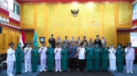 Pemerintah Kabupaten Pasaman Barat menggelar serah terima jabatan (sertijab) enam camat di Aula Kantor Bupati, Jumat (13/3/2026). Kegiatan tersebut juga dirangkai dengan pelantikan Ketua TP-PKK di enam kecamatan.