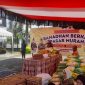 Stand pasar murah yang digelar di halaman Kantor Kejaksaan Negeri Kabupaten Pasaman Barat.