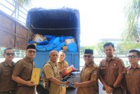 Pemerintah Kabupaten (Pemkab) Kabupaten Pasaman Barat menerima bantuan paket perlengkapan ibadah dan pakaian dari pemerintah pusat yang bersumber dari Presiden Republik Indonesia, Prabowo Subianto.