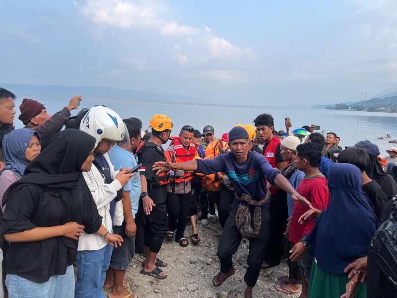 Evakuasi bocah 7 tahun di danau Singkarak