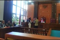 Sengketa penyitaan aset bernilai miliaran rupiah mencuat di Kota Padang. Kuasa hukum Hj Merry Nasrun, Dr. Suharizal, menyatakan akan melaporkan Kejaksaan Negeri (Kejari) Padang ke Mahkamah Agung atas dugaan pelanggaran prosedur hukum.