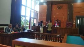 Sengketa penyitaan aset bernilai miliaran rupiah mencuat di Kota Padang. Kuasa hukum Hj Merry Nasrun, Dr. Suharizal, menyatakan akan melaporkan Kejaksaan Negeri (Kejari) Padang ke Mahkamah Agung atas dugaan pelanggaran prosedur hukum.