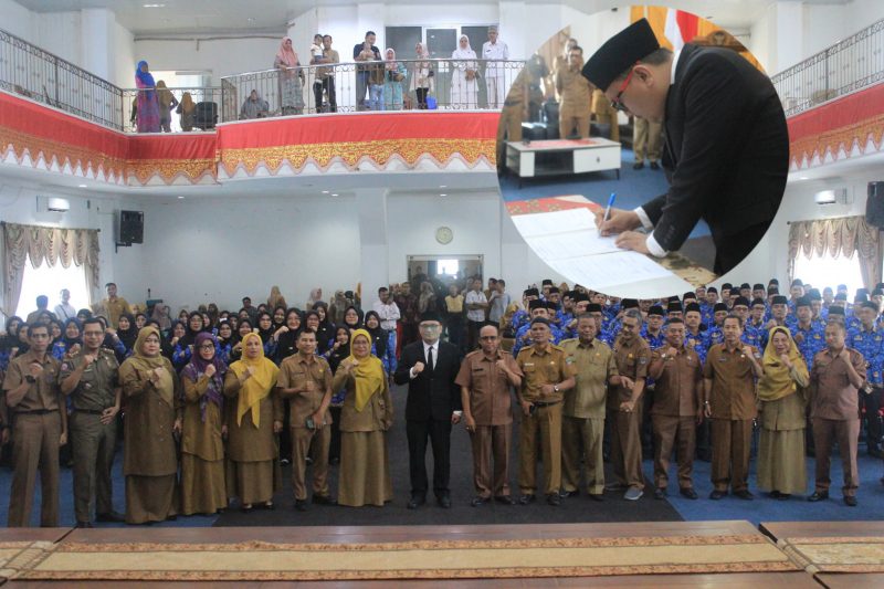 Sekretaris Daerah Kabupaten Pasaman Barat, Doddy San Ismail, melantik ratusan pejabat administrator, pejabat pengawas, serta kepala puskesmas di lingkungan Pemerintah Kabupaten Pasaman Barat, Selasa (10/3/2026).