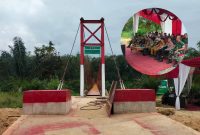 Jembatan gantung Lubuk Botung yang membentang di atas Batang Siek, Nagari Ampang Kuranji, Kabupaten Dharmasraya, resmi digunakan masyarakat setelah diresmikan oleh Dandim 0310/SSD, Joko Stradona, Selasa (10/3/2026).