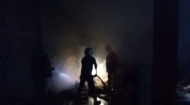 Sebuah ruko yang dijadikan gudang milik Toko Grosir Siddiq terbakar pada Sabtu (7/3/2026) sekitar pukul 18.39 WIB.
