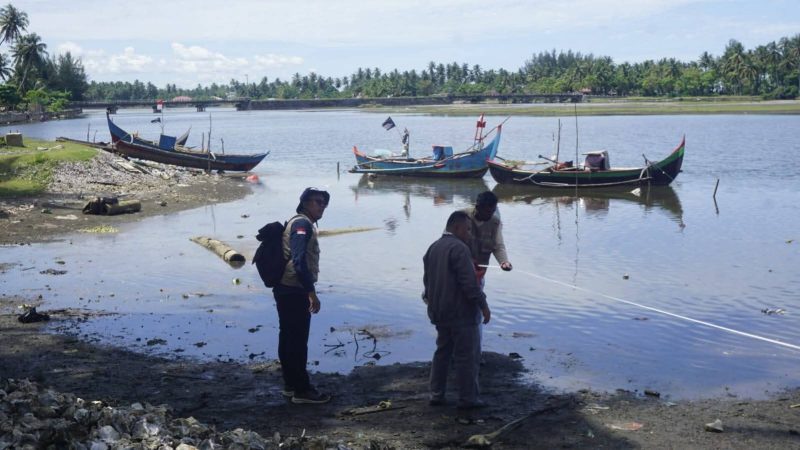 Pemerintah Kabupaten Pasaman Barat melalui Dinas Perikanan mendampingi tim survei Kementerian Kelautan dan Perikanan (KKP) Republik Indonesia dalam meninjau lokasi rencana pembangunan Kampung Nelayan Merah Putih (KNMP) tahun 2026 di Jorong Padang Jaya, Nagari Maligi, Kecamatan Sasak Ranah Pasisie, Jumat (10/4/2026).