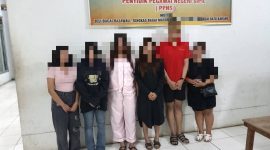 Aparat gabungan dari Satpol PP dan Damkar Kabupaten Pasaman Barat bersama Polsek Pasaman dan TNI menggelar patroli besar-besaran pada Kamis dini hari (16/4/2026) di Jorong Jambak Selatan, Nagari Jambak Selatan, Kecamatan Luhak Nan Duo. 6 Orang diamankan di salahsatu cafe karaoke.