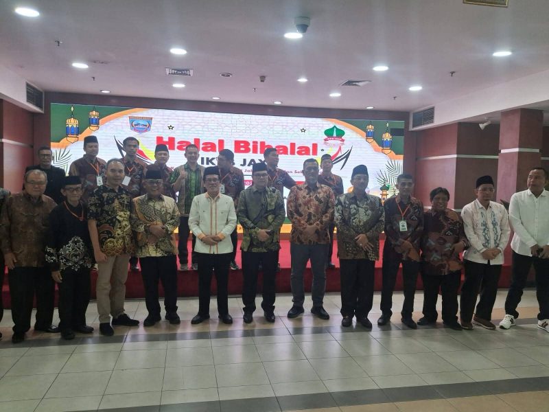 Bupati Pasaman Barat Yulianto bersama Wakil Bupati M. Ihpan menghadiri kegiatan halalbihalal Ikatan Keluarga Pasaman Barat (IKPB) Jaya yang mempertemukan perantau asal Pasaman Barat di Jakarta dan sekitarnya. Kegiatan tersebut berlangsung di Aula FKIP UHAMKA, Jalan Tanah Merdeka, Pasar Rebo, Ciracas, Jakarta Timur, Sabtu (25/4/2026).