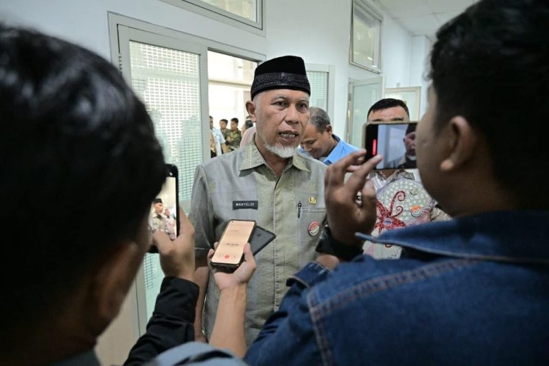 Gubernur Sumatera Barat (Sumbar), Mahyeldi Ansharullah mengingatkan seluruh Bupati dan Walikota di Sumbar untuk segera mengambil langkah konkret dalam penertiban dan pencegahan aktivitas Pertambangan Tanpa Izin (PETI) di wilayahnya masing-masing.