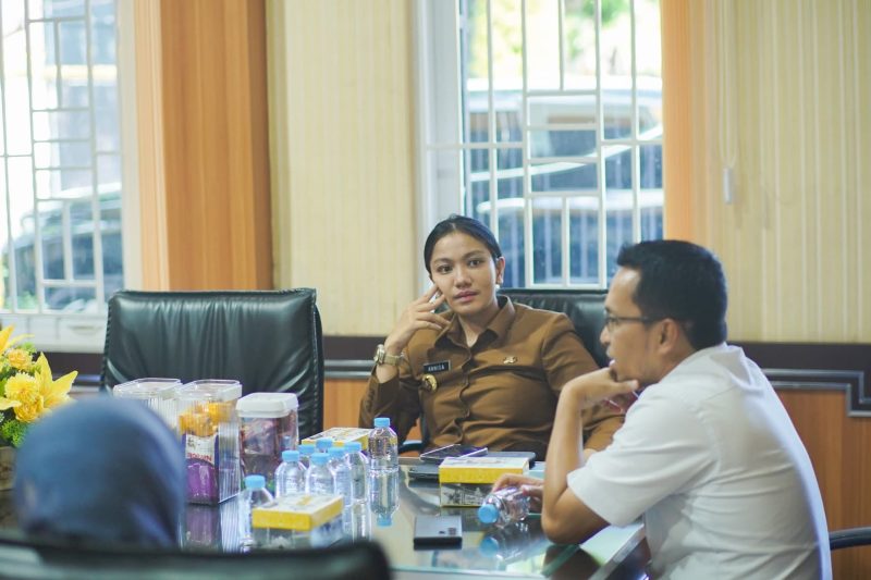 Pertemuan Bupati Annisa Suci Ramadhani dengan Kepala Balai Pelaksanaan Jalan Nasional (BPJN) Sumatera Barat, Elsa Putra Friandi, S.T., M.Sc., M.Eng., pada Senin (27/4/2026).