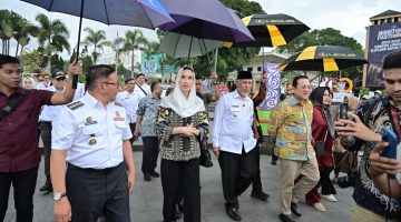 Gubernur Sumatera Barat, Mahyeldi Ansharullah, menegaskan posisi penting Kota Bukittinggi dalam sejarah bangsa saat mendampingi kunjungan kerja Menteri Pariwisata RI, Widiyanti Putri Wardhana, di Bukittinggi, Rabu (29/4/2026).