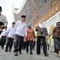 Gubernur Sumatera Barat (Sumbar), Mahyeldi Ansharullah mendampingi kunjungan kerja Menteri Pariwisata Republik Indonesia, Widiyanti Putri Wardhana, saat meninjau Masjid Raya Syekh Ahmad Khatib Al-Minangkabawi, Rabu (29/4/2026).