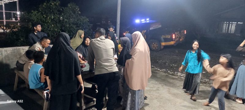 Kepolisian Sektor (Polsek) Kinali, Resor Pasaman Barat menindaklanjuti laporan masyarakat serta melakukan pengecekan Tempat Kejadian Perkara (TKP), terkait dugaan tindak pidana penganiayaan secara bersama-sama, di Tampunik Nagari Mudik labuah, Kecamatan Kinali, Kabupaten Pasaman Barat, Sumatera Barat (Sumbar), Selasa (7/4/2026) sekitar pukul 21.00 WIB.
