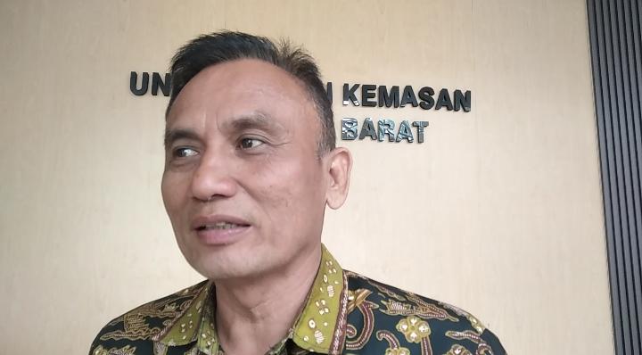 Jelang musim haji permintaan rendang untuk di bawa ketanah suci oleg calon jemaah haji (CJH) asal Sumbar ada peningkatan, hal tersebut diungkapkan Kepala Dinas Koperasi dan UMKM Sumbar, Endrizal, jumat siang, (10/4/2026).