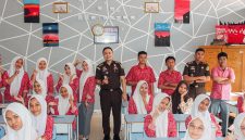 Kejaksaan Tinggi Sumatera Barat kembali menunjukkan komitmennya dalam memperkuat pendidikan karakter dan kesadaran hukum di kalangan pelajar melalui program “Jaksa Mengajar”, Rabu (15/4/2026).