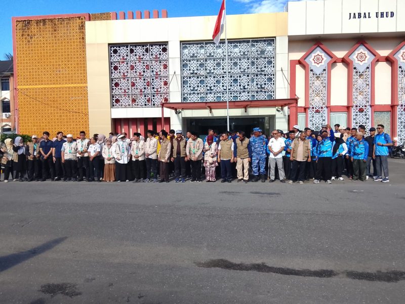 Asrama Haji Padang menggelar apel kesiapan petugas haji embarkasi di lapangan parkir Gedung Jabal Uhud, Rabu (22/4/2026).