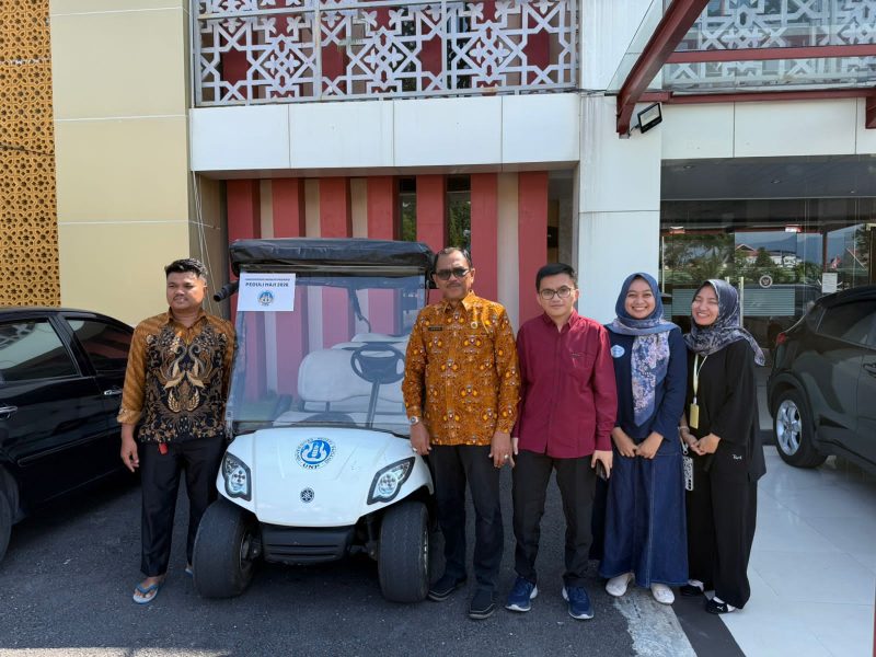 UPT Asrama Haji Padang menerima bantuan satu unit mobil buggy car yang akan digunakan untuk mendukung mobilitas calon jemaah haji, khususnya bagi jemaah lanjut usia saat memasuki area embarkasi.