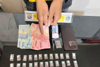 Satuan Reserse Narkoba (Satresnarkoba) Polres Agam kembali mengungkap kasus dugaan penyalahgunaan narkotika jenis sabu. Seorang pria berinisial DS (38), warga Kecamatan Ampek Nagari, ditangkap pada Selasa (21/4/2026) sore.