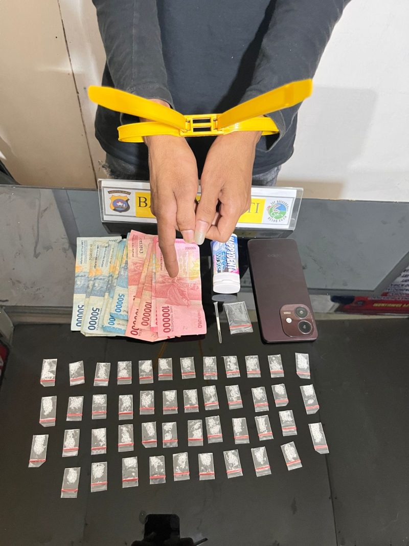 Satuan Reserse Narkoba (Satresnarkoba) Polres Agam kembali mengungkap kasus dugaan penyalahgunaan narkotika jenis sabu. Seorang pria berinisial DS (38), warga Kecamatan Ampek Nagari, ditangkap pada Selasa (21/4/2026) sore.