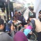 Dua calon jemaah haji asal Kota Padang yang tergabung dalam Kloter 1 Embarkasi Padang di tunda keberangkatannya.