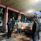 Warga Aia Dingin, Kecamatan Koto Tangah, kembali menyuarakan penolakan terhadap masuknya truk sampah asal Kota Bukittinggi ke Tempat Pembuangan Akhir (TPA) Aia Dingin, Padang pada Selasa (28/4/2026).
