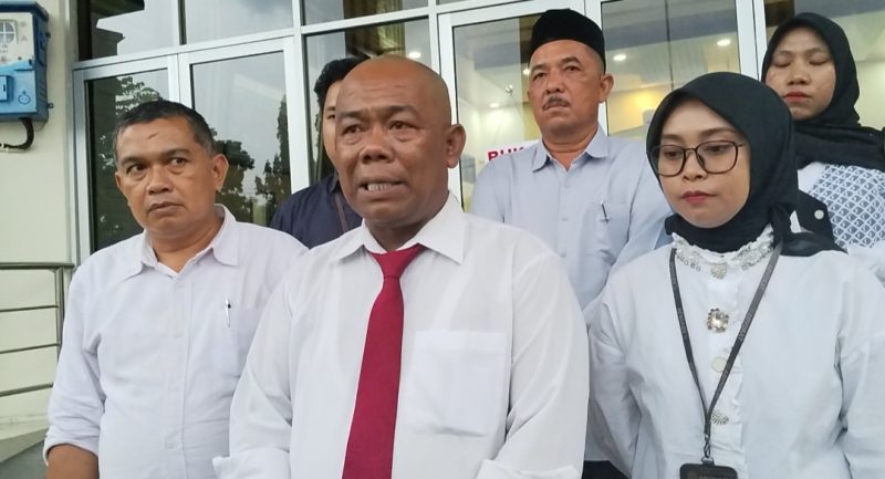 Kuasa hukum masyarakat adat Mandiangin, Zulkifli SH bersama tim (Alman SH, Firdaus SH, Rika Putri Rinjani SH, dan Fajar Alif Muhammad).