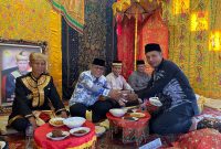 Suasana kebersamaan dan kentalnya nilai adat mewarnai syukuran batagak kudo-kudo Masjid Multazam Istana Tuanku Bosa Kabuntaran Talu.