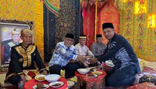 Suasana kebersamaan dan kentalnya nilai adat mewarnai syukuran batagak kudo-kudo Masjid Multazam Istana Tuanku Bosa Kabuntaran Talu.