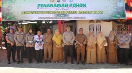 Memperingati Hari Pendidikan Nasional (Hardiknas) tahun 2026, Polres Pasaman Barat, Sumatera Barat (Sumbar), menggelar penanaman pohon di lingkungan Sekolah Dasar (SD) Negeri 16 Pasaman, Selasa (5/5/2026).