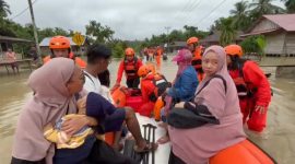 Kantor Pencarian dan Pertolongan (SAR) Mentawai bergerak cepat menangani banjir yang merendam Desa Saureinu dan Desa Silaoinan, Kecamatan Sipora Selatan, Kabupaten Kepulauan Mentawai, Sumatera Barat, Jumat (8/5/2026).