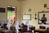 Satuan Polisi Lalu Lintas (Satlantas) Polres Pasaman Barat, Sumatera Barat (Sumbar), gencar sosialisasikan keselamatan berlalu lintas dan pencegahan dini kenakalan remaja kepada para pelajar melalui program