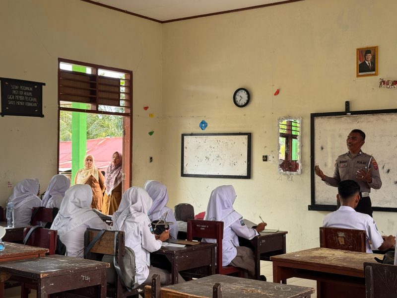 Satuan Polisi Lalu Lintas (Satlantas) Polres Pasaman Barat, Sumatera Barat (Sumbar), gencar sosialisasikan keselamatan berlalu lintas dan pencegahan dini kenakalan remaja kepada para pelajar melalui program 
