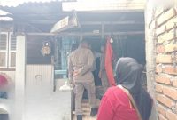 Sebanyak 22 orang yang diduga bukan pasangan suami istri terjaring razia penyakit masyarakat (pekat) yang digelar oleh Satuan Polisi Pamong Praja Kota Padang di sejumlah hotel dan penginapan di Kota Padang, pada Minggu (17/5/2026).