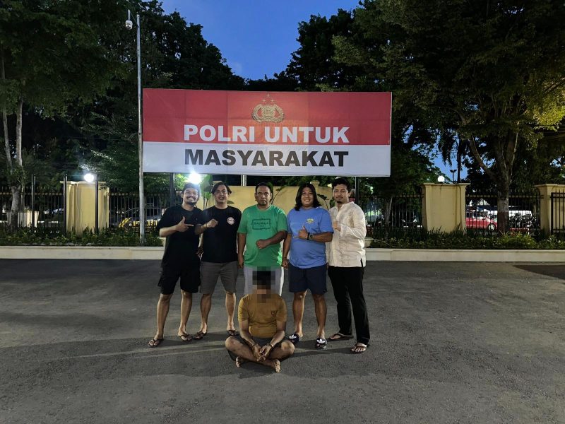 Satuan Reskrim Polresta Padang berhasil membekuk seorang pencuri yang melakukan aksinya di sebuah rumah makan tepatnya di Rumah Makan Pondok Ikan bakar Khatib Cabang Tepi Laut Padang Barat Kota Padang Sumatra Barat, pada Kamis (21/5/2026) dini hari .
