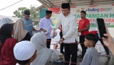 Dalam rangka memperingati Hari Raya Idul Adha 1447 Hijriah/2026 Masehi, Polres Pasaman Barat menggelar kegiatan penyembelihan hewan kurban di halaman Mapolres Pasaman Barat, Rabu (27/5/2026). Kegiatan tersebut dipimpin langsung oleh AKBP Agung Tribawanto dan berlangsung dengan penuh khidmat serta kebersamaan.