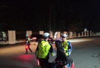 Satuan Lalu Lintas (Satlantas) Polres Pasaman Barat, Sumatera Barat (Sumbar), menggelar razia stationer dan hunting sistem di depan Mako Satlantas hingga kawasan Jalur Protokol 32 Padang Tujuh Kecamatan Pasaman, Sabtu malam (30/5/2026).