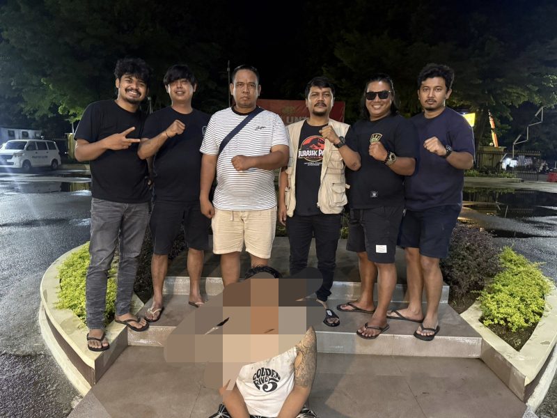 Kasus pencurian dalam keluarga menghebohkan warga Kota Padang. Seorang pria berinisial AP (40) ditangkap Tim Klewang Satreskrim Polresta Padang.