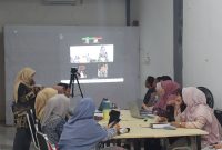 Badan Pengawas Pemilihan Umum (Bawaslu) Kabupaten Pasaman Barat menggelar rapat internal terkait pengelolaan kehumasan, peliputan dan dokumentasi, serta pelayanan informasi publik, Kamis (21/5/2026), di kantor Bawaslu setempat.