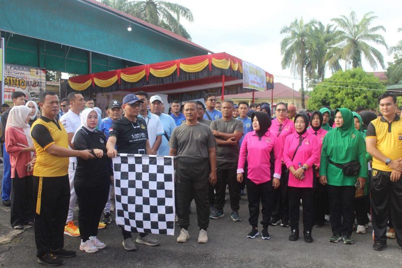 Semangat kebersamaan mewarnai peringatan Hari Bhayangkara ke-80 di Mapolres Pasaman Barat, Sabtu (27/6/2026).