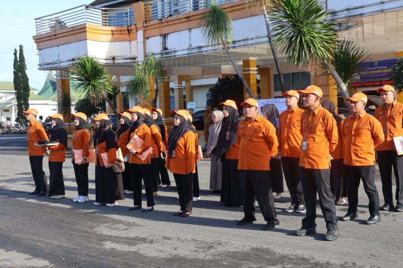 Pelaksanaan Sensus Ekonomi (SE) 2026 di Kabupaten Pasaman Barat resmi dimulai. Bupati Pasaman Barat, Yulianto, mengajak seluruh masyarakat dan pelaku usaha untuk memberikan data yang akurat, jujur, dan terbuka guna mendukung tersedianya data ekonomi berkualitas sebagai dasar penyusunan kebijakan pembangunan daerah maupun nasional.