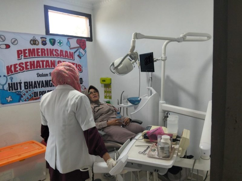 Dalam rangka menyemarakkan Hari Ulang Tahun (HUT) Bhayangkara Tahun 2026, Klinik Polres Agam menggelar kegiatan Pemeriksaan Kesehatan Gratis (CKG) bagi anggota Polri dan masyarakat umum, Rabu (17/6/2026).