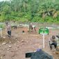 Kepolisian Resor (Polres) Pasaman Barat melakukan penanaman pohon di aliran sungai bekas tambang galian C, yang berada di Nagari Lingkuang Aua, Kecamatan Pasaman, Kabupaten Pasaman Barat, Sumatera Barat (Sumbar), Rabu (24/6/2026).