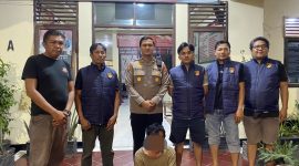 Seorang pria yang diketahui masih menjalani masa pembebasan bersyarat (PB) diamankan jajaran Polsek Nanggalo setelah diduga terlibat dalam tindak pidana penyalahgunaan narkotika jenis sabu.
Penangkapan tersebut berlangsung pada Selasa (23/6/2026) sekitar pukul 11.45 WIB di Jalan Jhoni Anwar, Simpang Lamun Ombak, Kecamatan Padang Utara, Kota Padang.