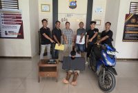 Satuan Reserse Kriminal (Satreskrim) Polres Agam menangkap seorang pria yang diduga terlibat dalam kasus pencurian di sebuah rumah kosong di Jorong Padang Tongga, Nagari Manggopoh, Kecamatan Lubuk Basung, Kabupaten Agam.