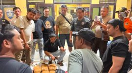 Tim gabungan dari Direktorat Reserse Narkoba (Ditresnarkoba) Polda Sumatera Barat dan Polsek Ranah Batahan Resor Pasaman Barat meringkus seorang pria berinisial JA (46), yang diduga membawa puluhan paket narkotika golongan I jenis ganja kering.