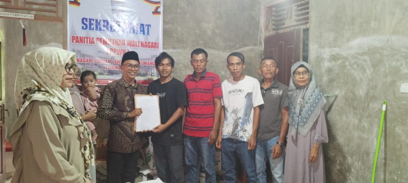 Zikra Hidayat resmi mendaftar bakal calon Pemilihan Wali Nagari (Pilwana) Lubuak Landua Aua Kuniang, Kecamatan Pasaman, Kabupaten Pasaman Barat, Senin (13/7/2026) siang.